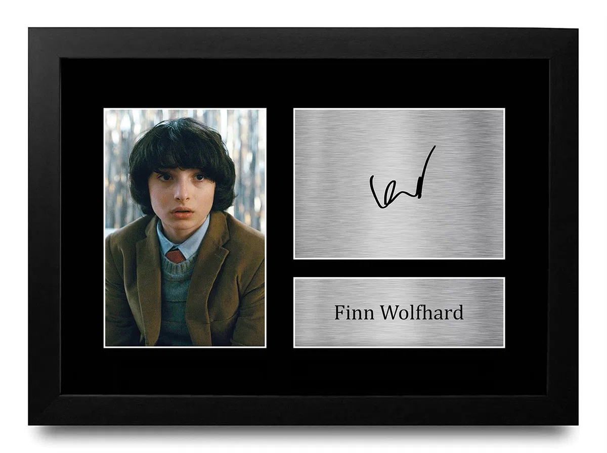 HWC Trading Finn Wolfhard Strange Hawkins Thing Mike Wheeler Geschenke Gedrucktes Signiertes Autogramm Foto für Fans von Fernsehshows - A4 Gerahmt